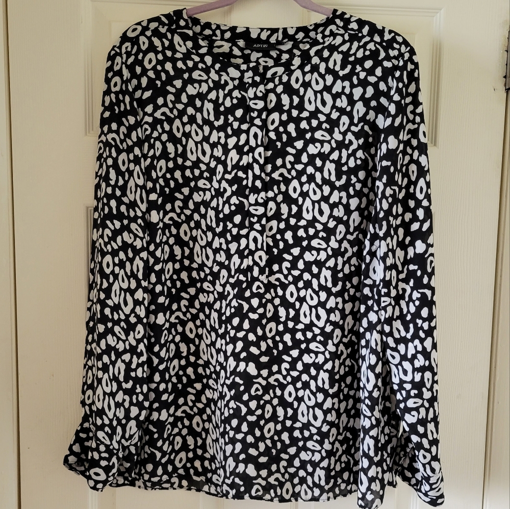 Apt. 9 Size 2X Black & White Long Sleeve Blouse with Hidden Zipper in Front